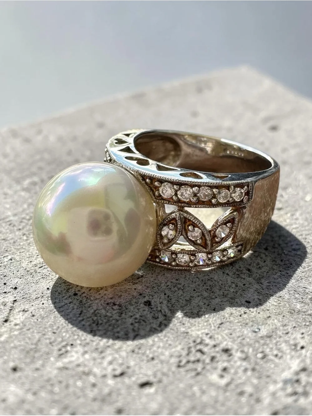 Vintage Sterling Silver Fox Pearl 13mm & CZ Ring size 7.5